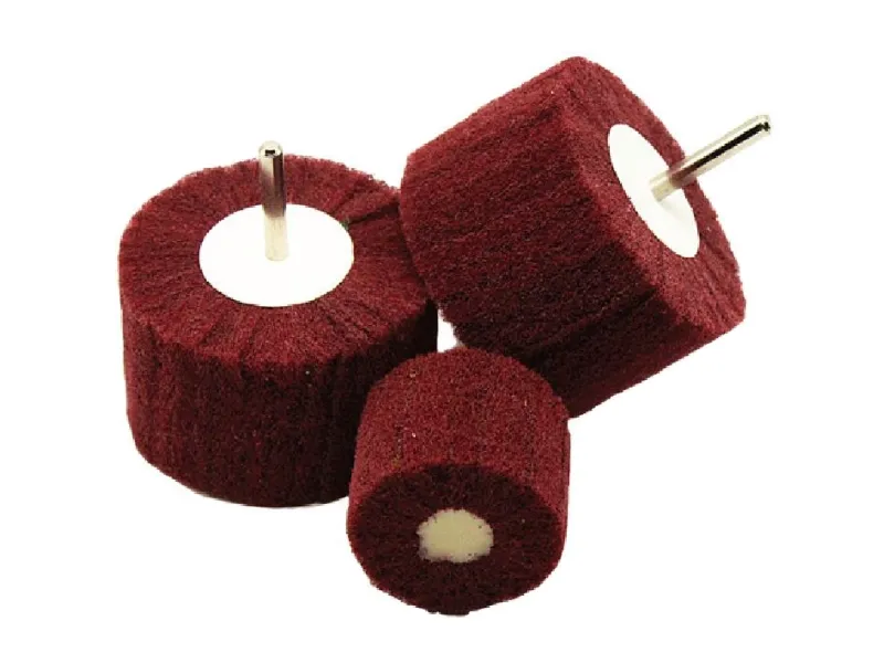 Roue à lamelles non tissée avec arbre