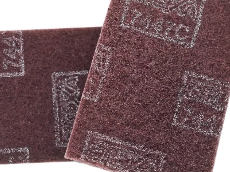 Rouleaux et tampons à récurer non tissés