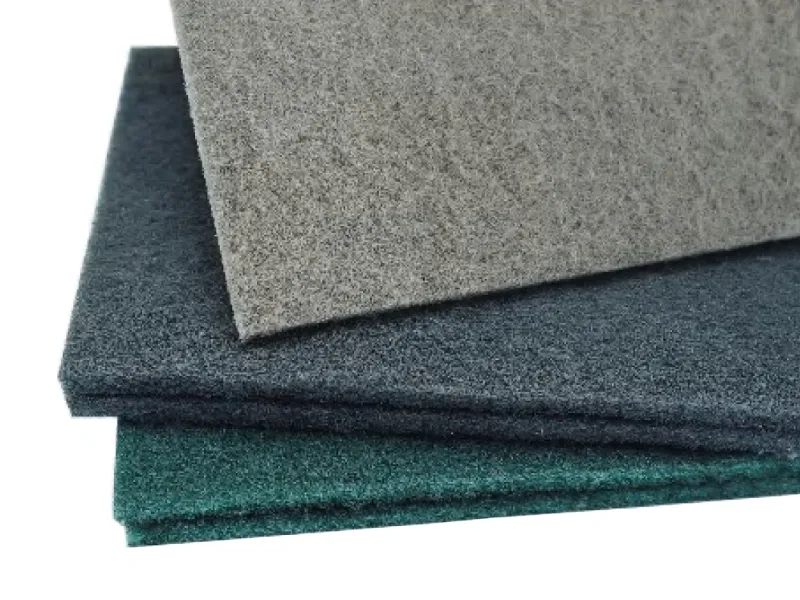 Rouleaux et tampons à récurer non tissés