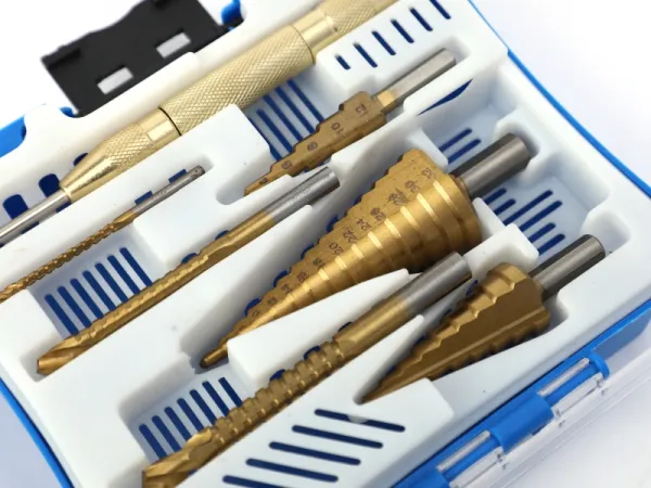 Jeu de forets étagés et de forets en dents de scie, 7 pièces