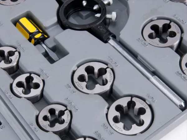 Jeu de tarauds et filières métriques 45 pièces