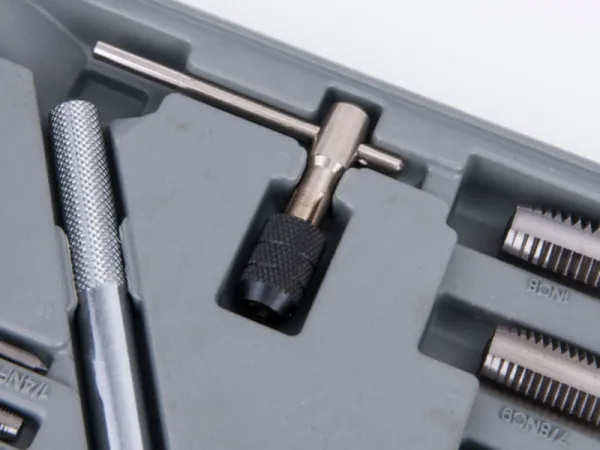 Jeu de tarauds et filières métriques 45 pièces