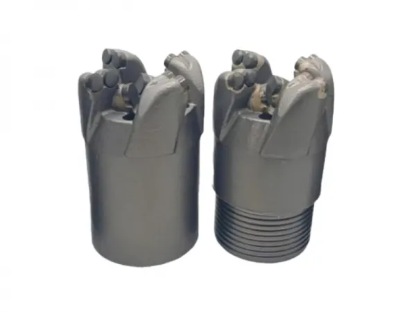 Mèche sans noyau en spirale à quatre ailes