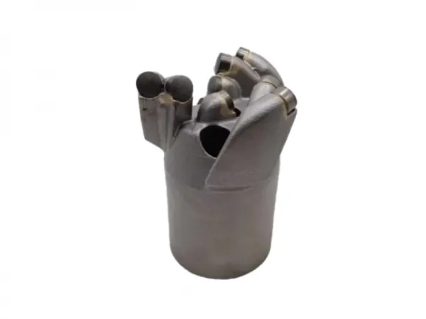 Embout encastré à trois ailes en spirale